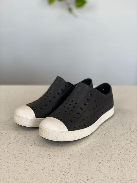 Black Native Jefferson Shoes, J3