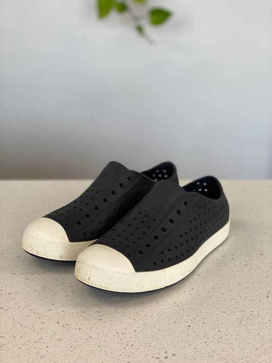 Black Native Jefferson Shoes, J6