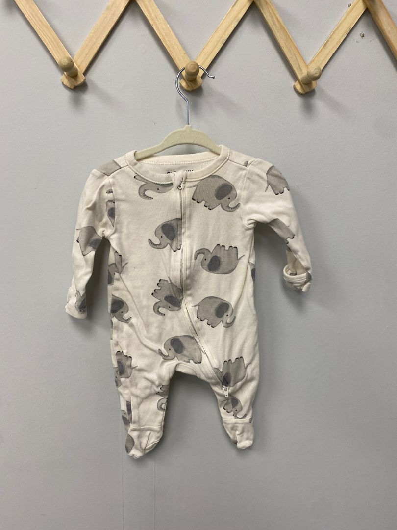 White Old Navy Pajamas, 0-3M